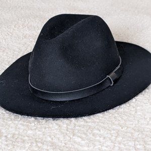 Cute short brimmed black hat women's
